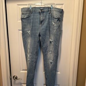 Old Navy Men's Slim Distressed Jeans 40x32 - Gently Worn/Smoke & Pet Free